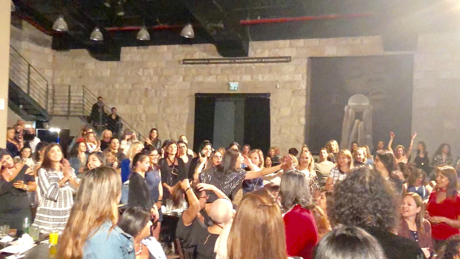 קהל מרותק באמצע ההרצאה